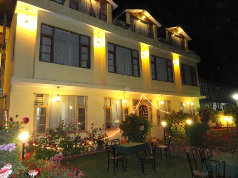 Sagrika Resort Dalhousie Exteriör bild