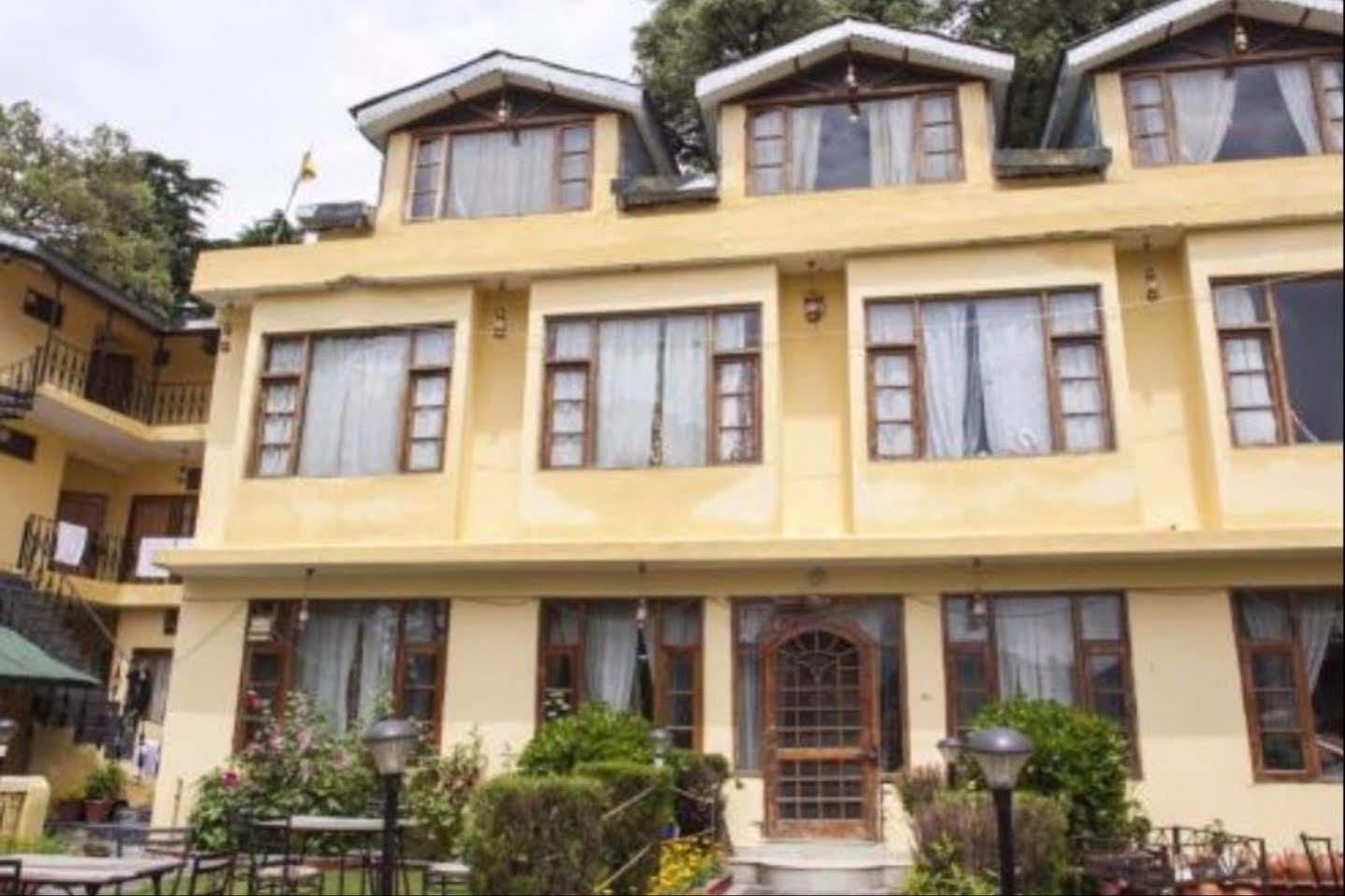 Sagrika Resort Dalhousie Exteriör bild